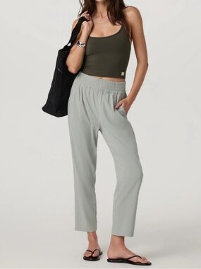 NWT Vuori Villa Ankle Pant Talc Light Gray Elastic Waist Athletic Medium